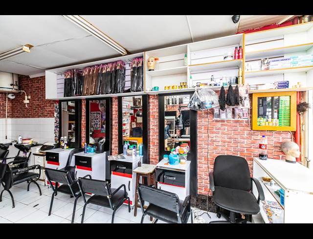 625M² OFFICE FOR SALE IN EAST LONDON CENTRAL